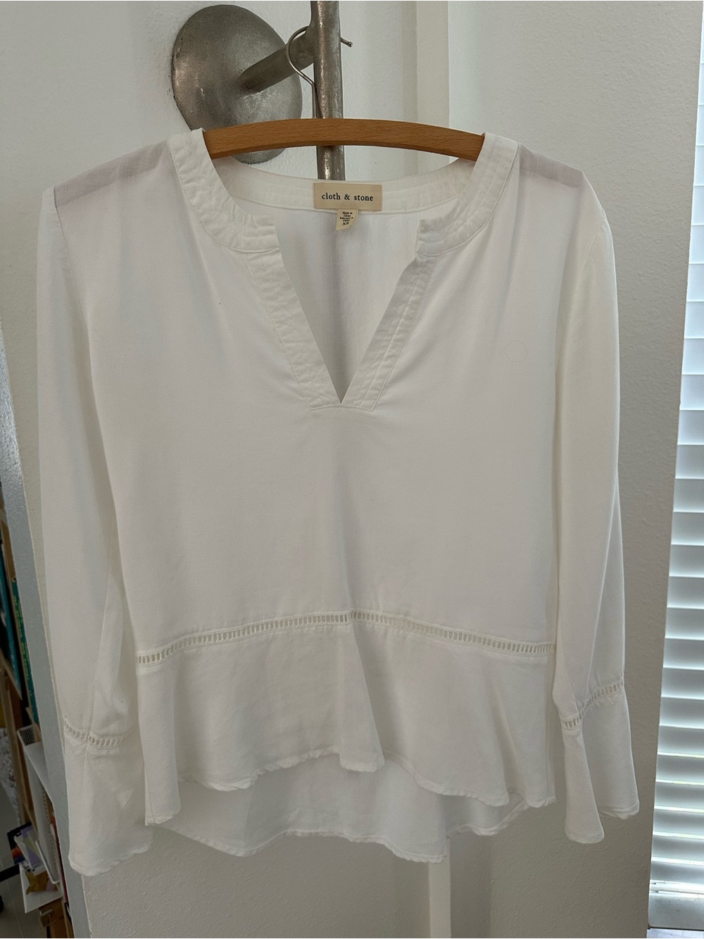 cloth & stone White Split-Neck Ruffle Hem Peasant Top